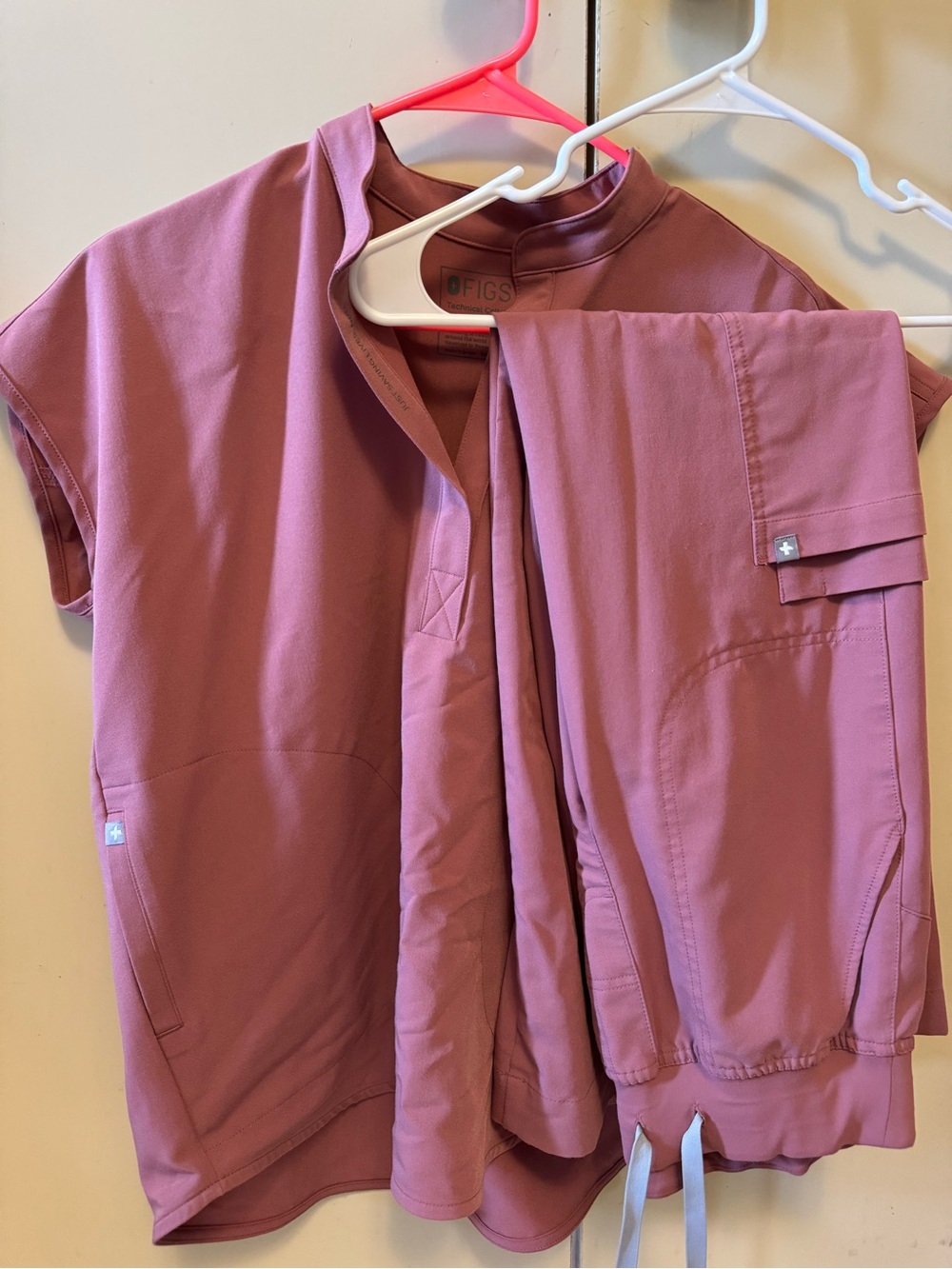 FIGS Scrub Top and Pants Set ‘MAUVE’